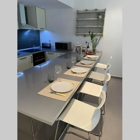 Apartamento Janelas Verdes 37