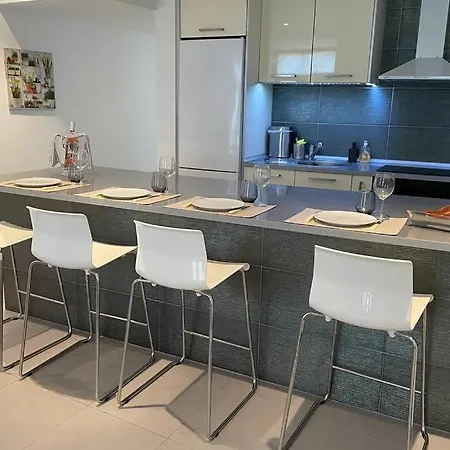 Apartamento Janelas Verdes 37 *