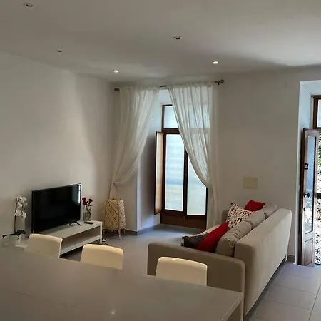 Janelas Verdes 37 Apartment