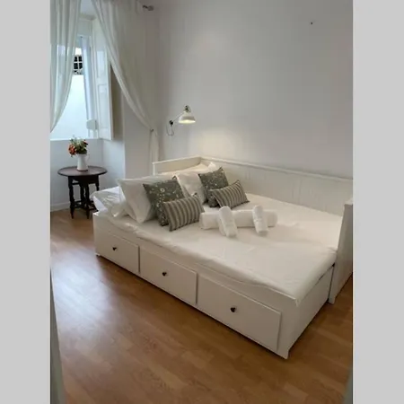 Janelas Verdes 37 * Faro