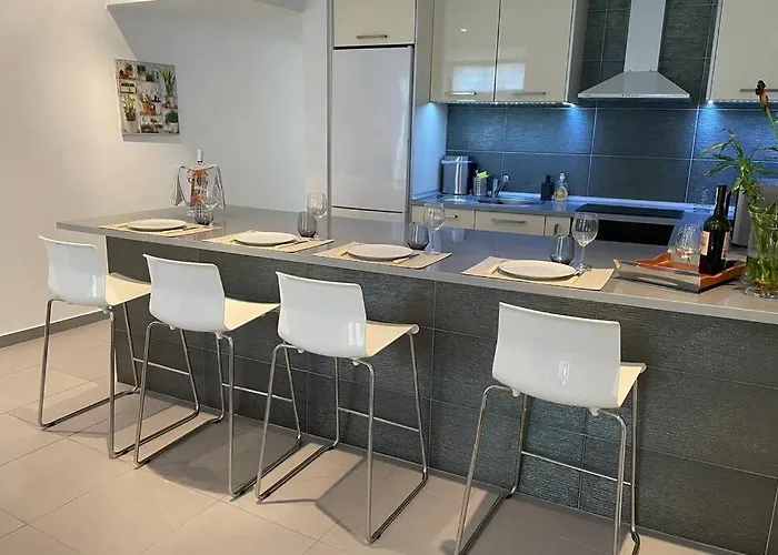 Apartamento Janelas Verdes 37 *